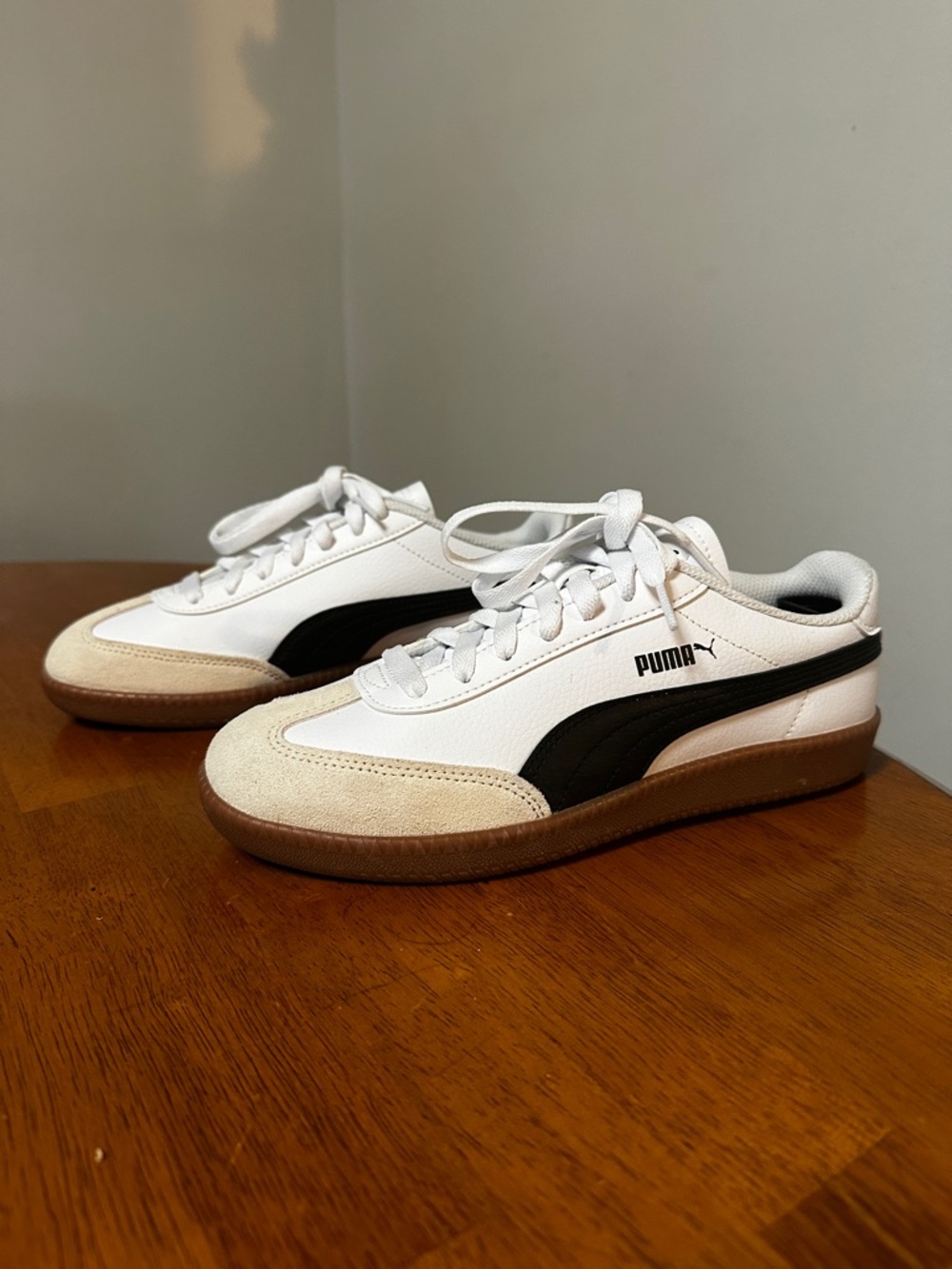 Puma White and Black Low-Top Sneakers with Gum Sole women’s size 8